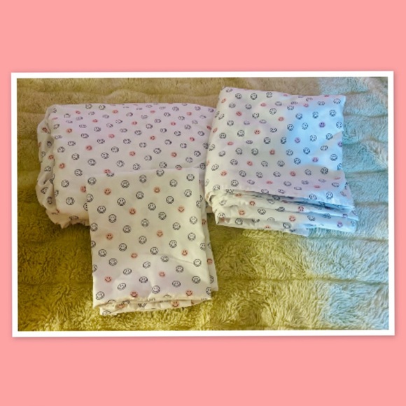 Cynthia Rowley Happy Smiley Faces White, Pink & Black 3 PC. Sheet Set, Twin XL - Picture 1 of 2